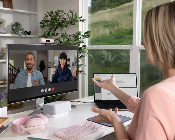 Веб-камера Logitech Brio 500, розовый в Якутске