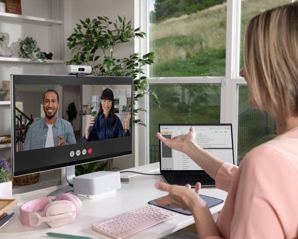 Веб-камера Logitech Brio 500, белый в Якутске